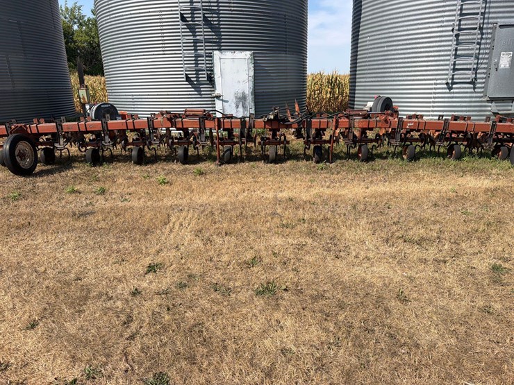 469-international-cultivator-image-3