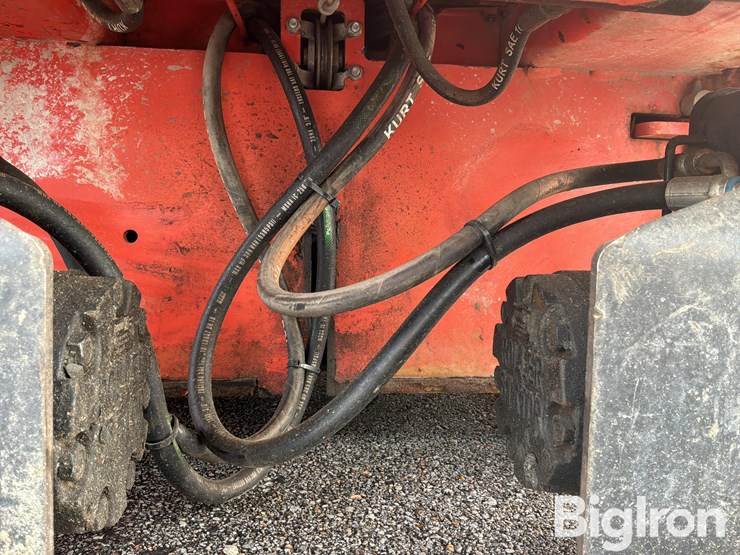 2015-massey-ferguson-730-image-18