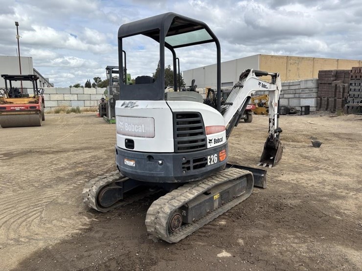 2013-bobcat-e26em-hydraulic-excavator-image-3
