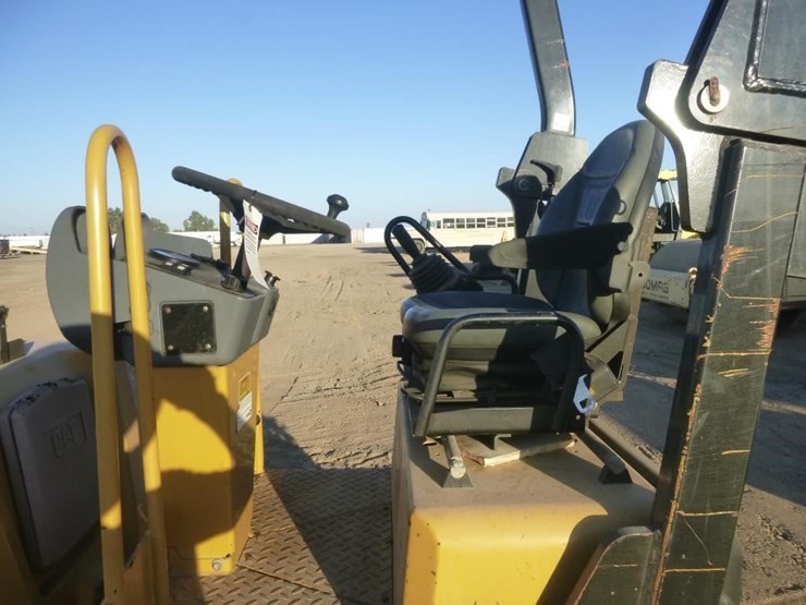 2013-caterpillar-cb22-image-7