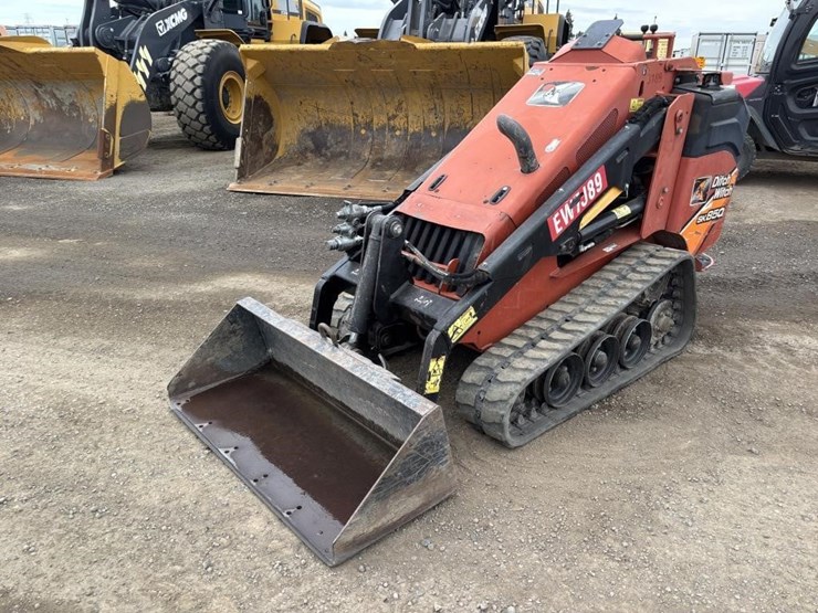 2016-ditch-witch-sk850-image-1