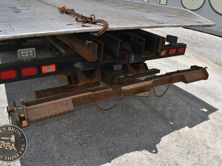 2015-freightliner-business-class-m2-106-image-16