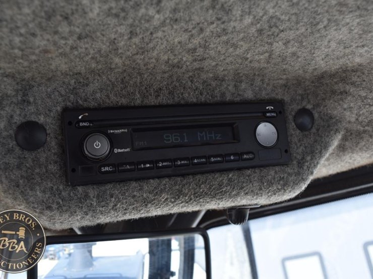 2019-deere-744kii-image-55