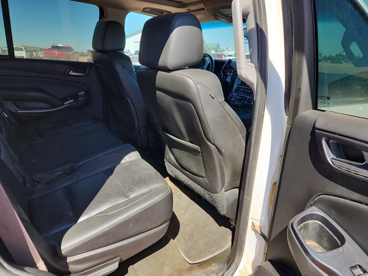 2015-chevrolet-tahoe-lt-image-18