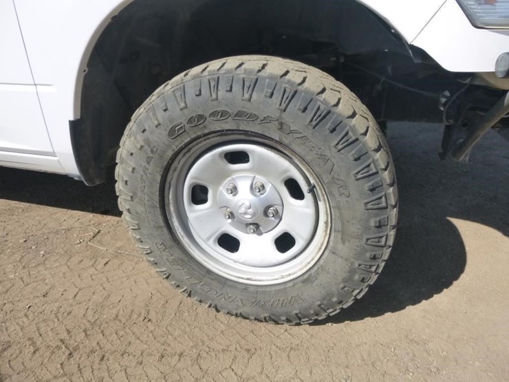 2016-dodge-1500-image-26