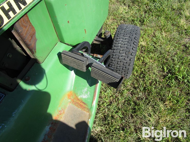 john-deere-332-image-17