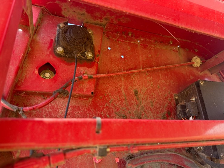 2014-new-holland-br7060-image-45