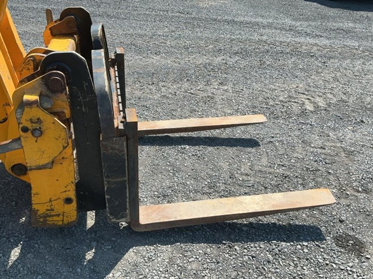 2012-jcb-550-image-31