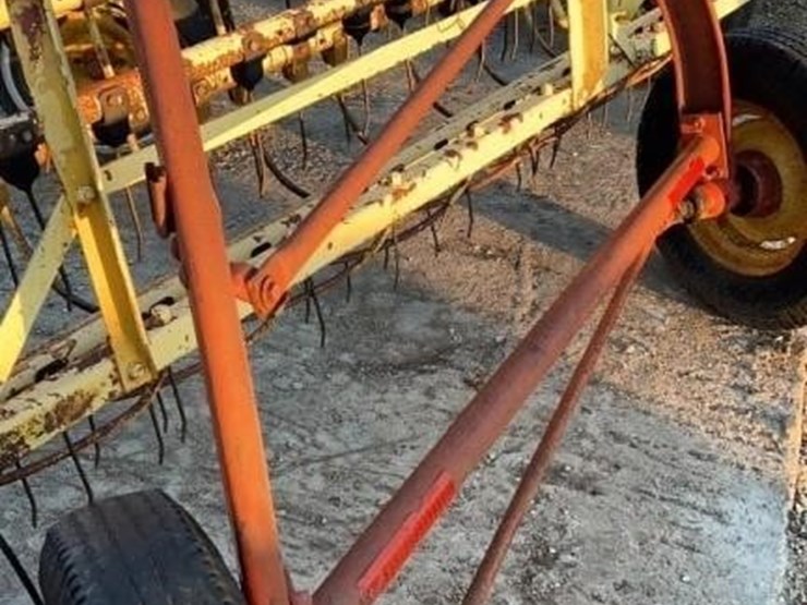 new-holland-258-image-4