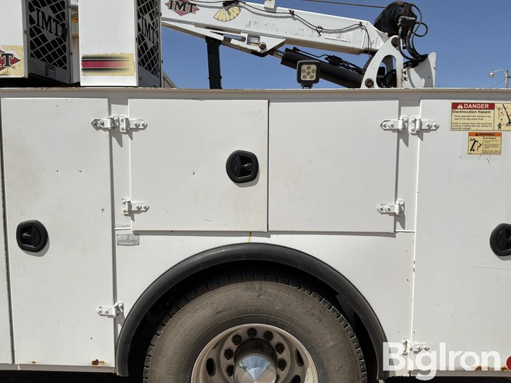 2008-peterbilt-335-image-17