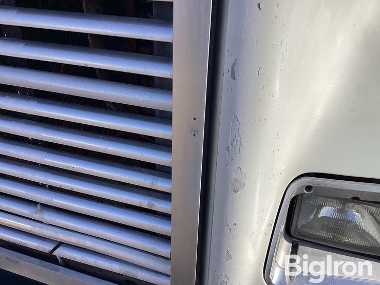 1997-freightliner-fld112-image-16