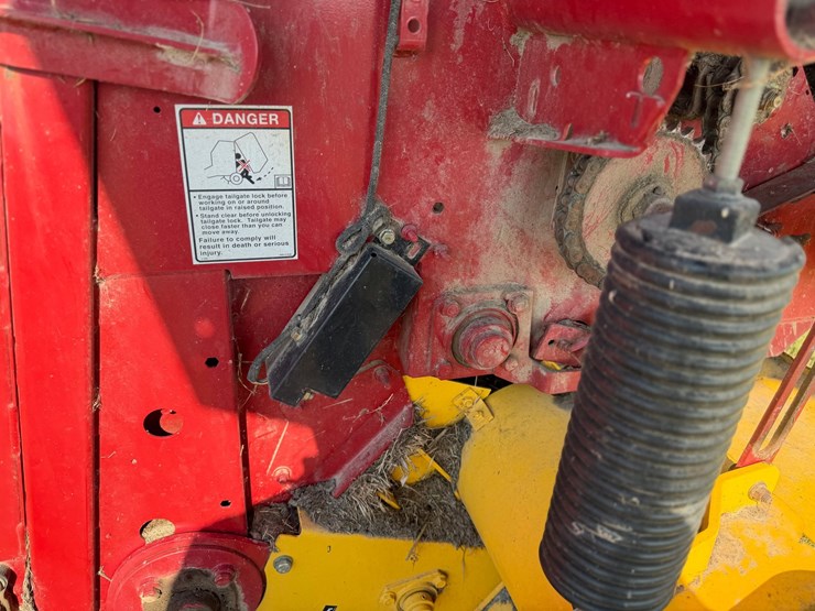 2014-new-holland-br7060-image-49