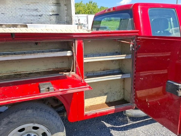 2015-chevrolet-3500-image-27