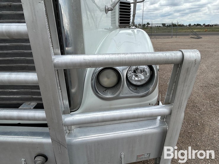 2017-freightliner-coronado-132-image-13