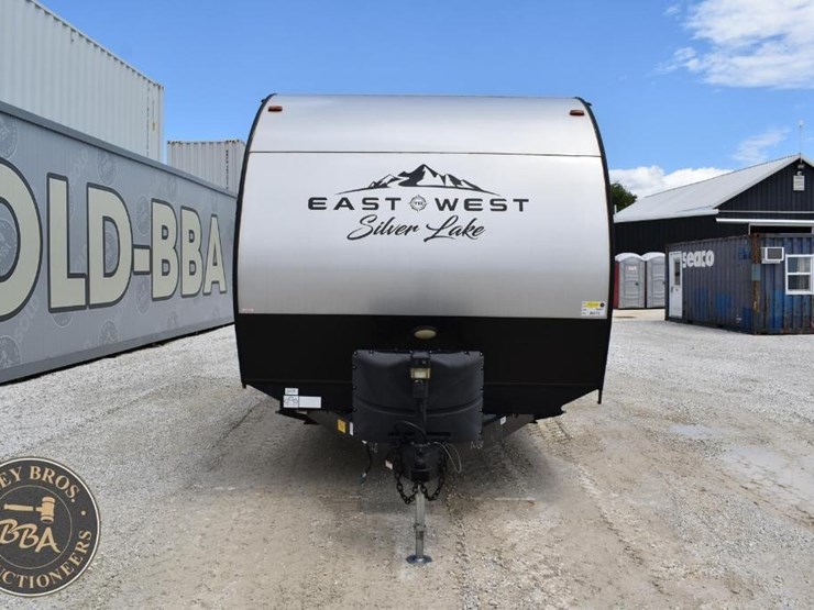 2021-east-to-west-silver-lake-27kns-46270-image-8