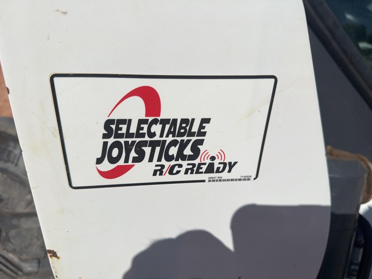 2011-bobcat-s750-image-24