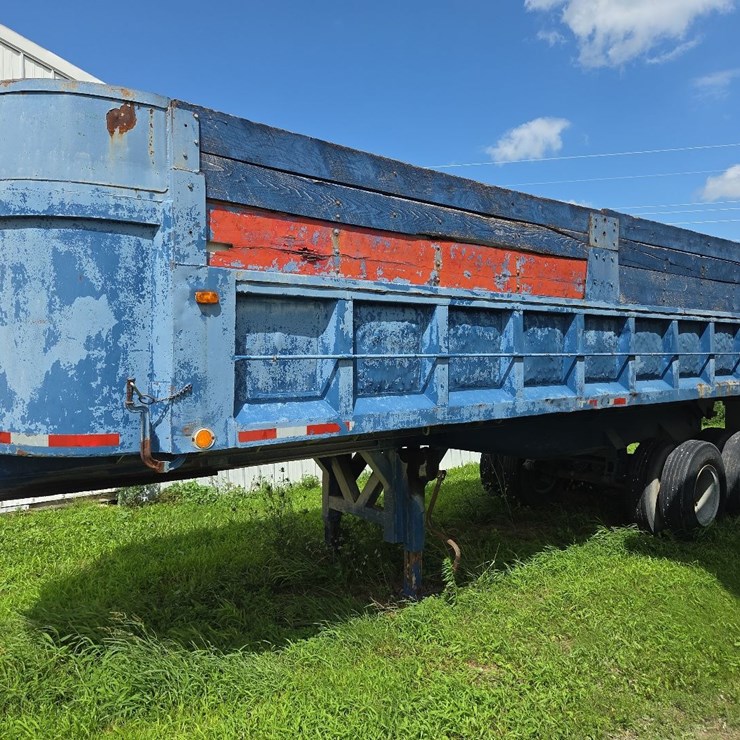 26'x60" dump trailer