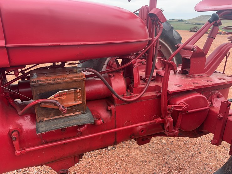 farmall-h-tractor-image-9