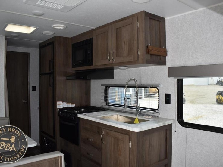 2021-east-to-west-silver-lake-27kns-46270-image-16
