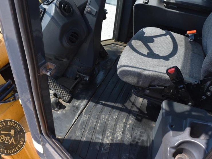 2019-deere-744kii-image-50