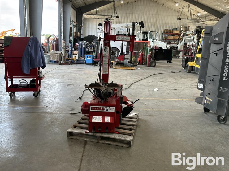 2026-massey-ferguson-730-image-2