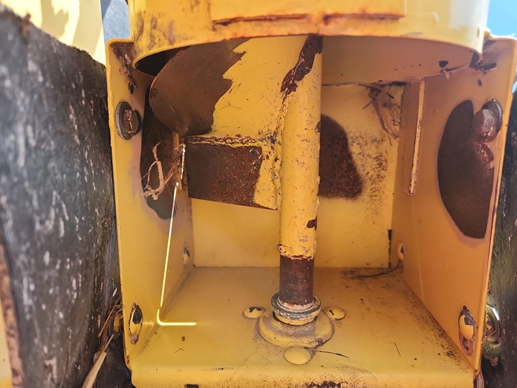 new-holland-355-image-24