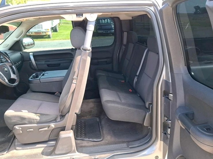 2013-chevrolet-1500-image-16