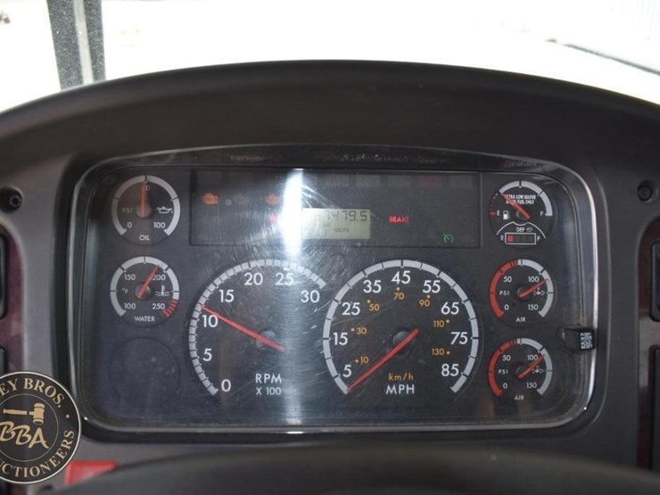 2015-freightliner-business-class-m2-106-image-42