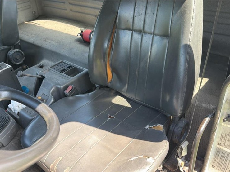 2001-gmc-t7500-image-34