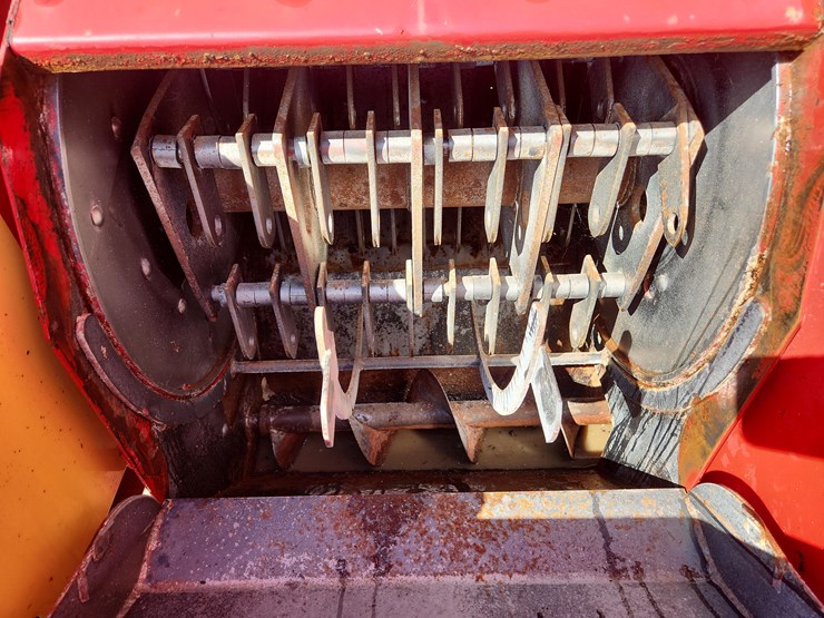 new-holland-355-image-25