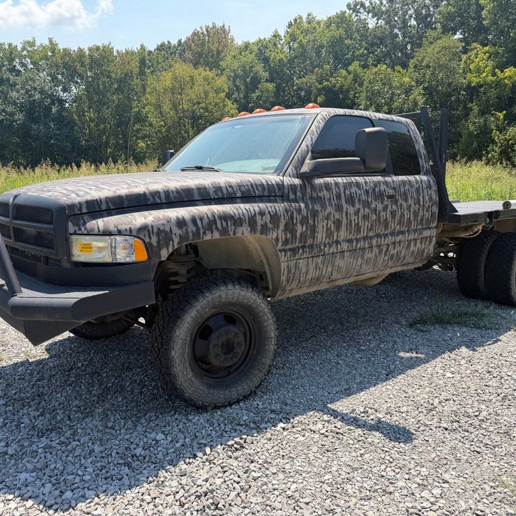#54424 • 2002 Dodge Ram Pickup 4x4 Ext Cab Flatbed Pickup 3B7MF33602M299667 INV#54424