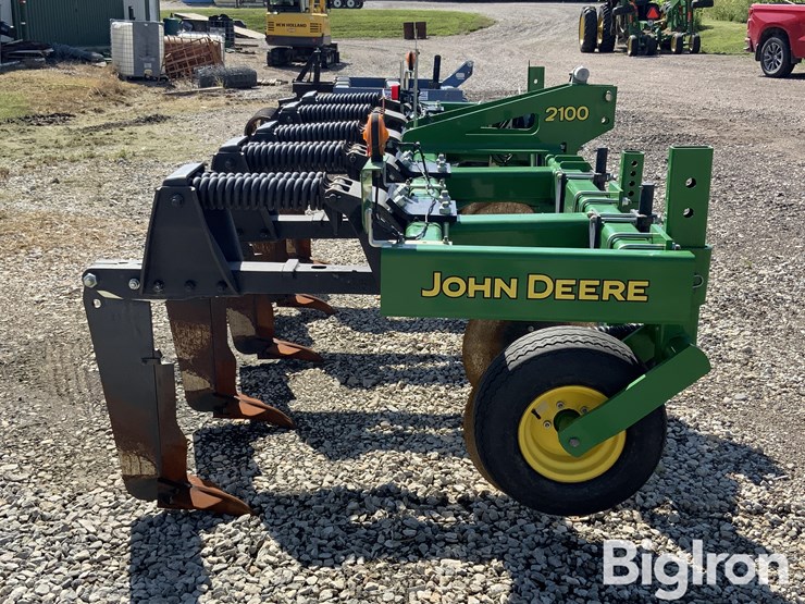 2015-john-deere-5-image-4