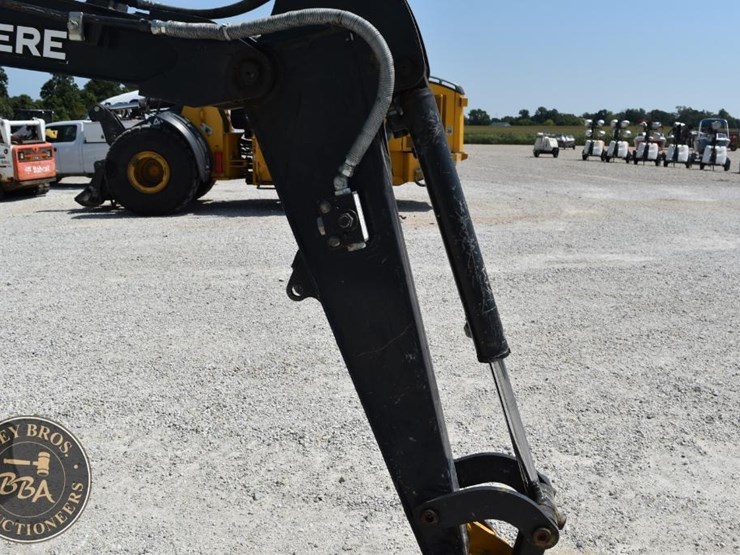 2020-deere-26g-image-23