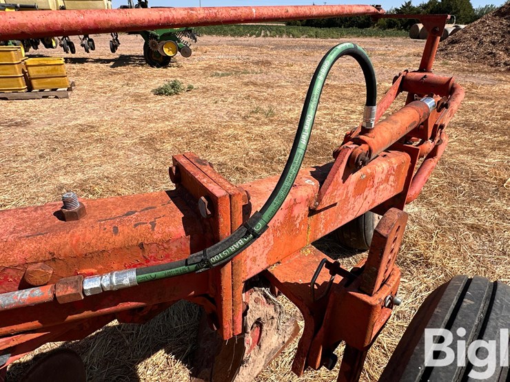 massey-ferguson-880-image-18