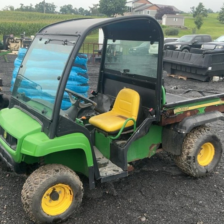 JOHN DEERE GATOR
