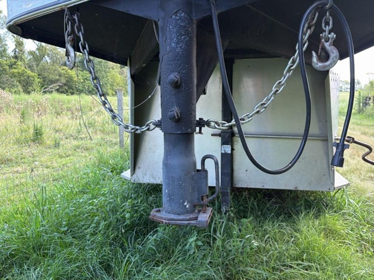#660-•-sundowner-4-horse-trailer-image-31