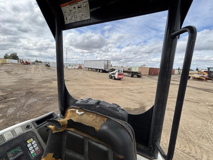 2013-bobcat-e26em-hydraulic-excavator-image-37