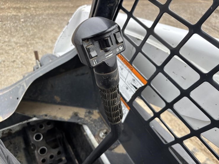 2015-bobcat-t770-image-22