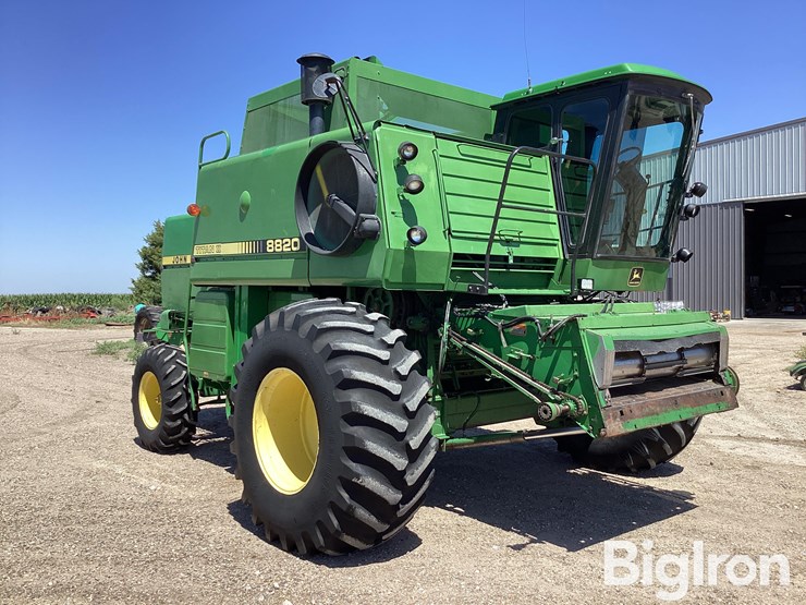 1985-john-deere-8820-titan-ii-image-3