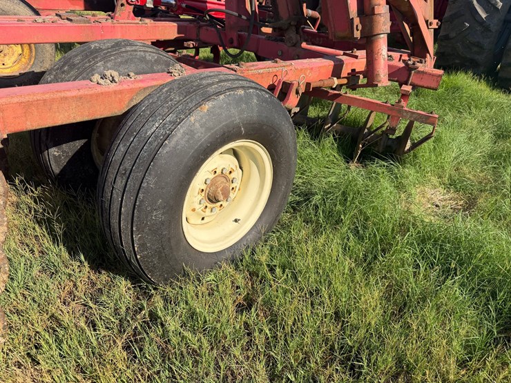 massey-ferguson-820-image-11