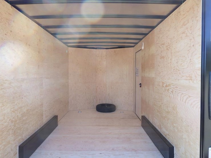 2027-royal-lcht35-7.516v-86-t/a-enclosed-trailer-image-18