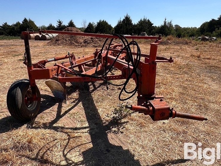 massey-ferguson-880-image-2