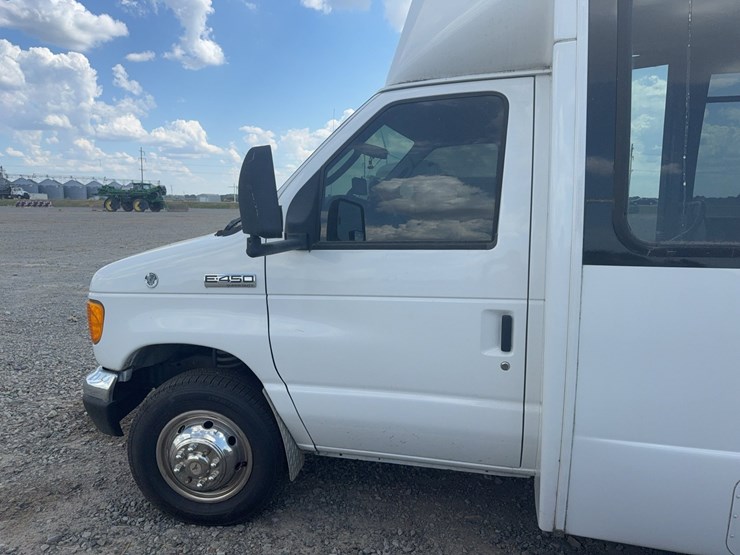 2006-ford-e450-image-22