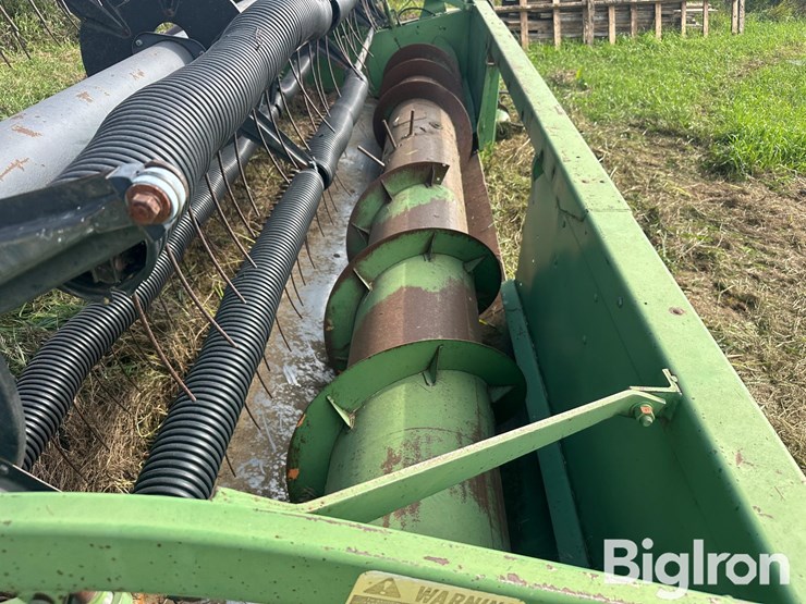 john-deere-216-image-10