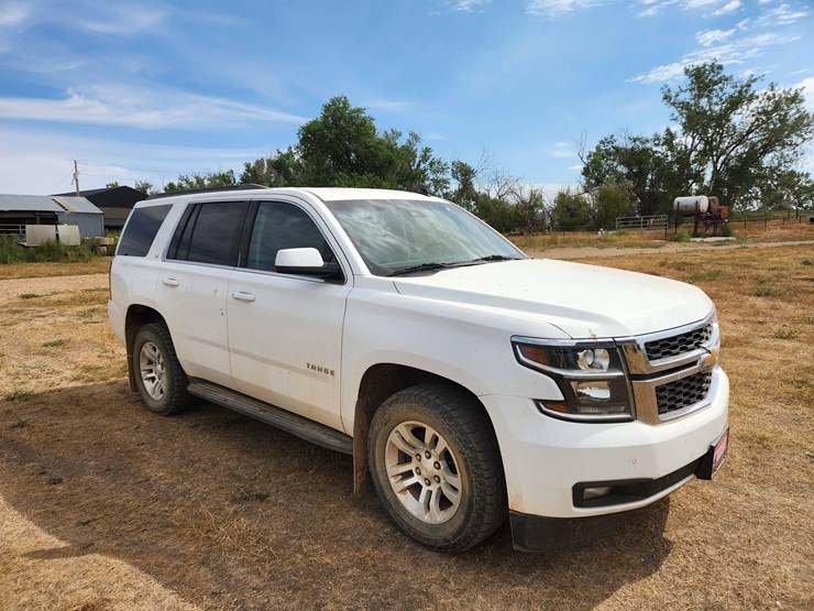 2015-chevrolet-tahoe-lt-image-23