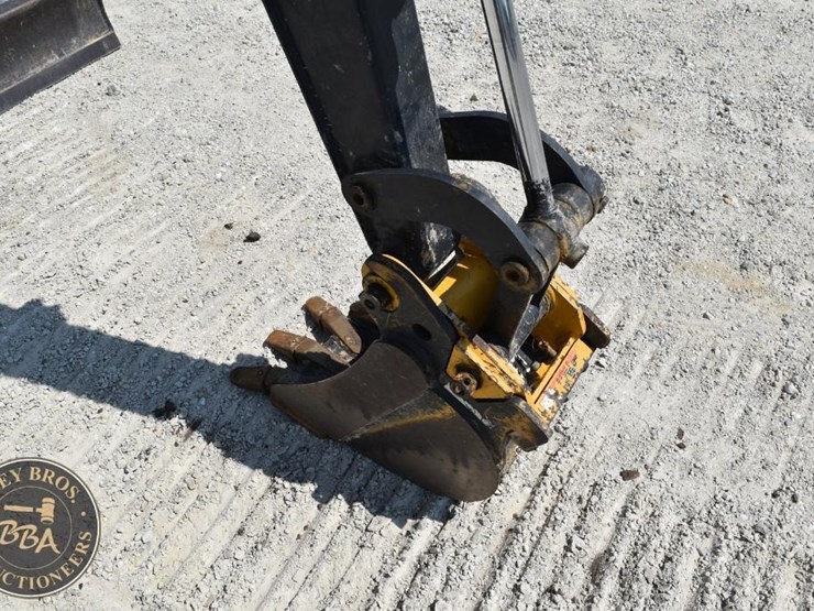 2020-deere-26g-image-21