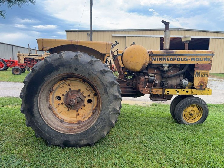 minneapolis-moline-m670-image-6