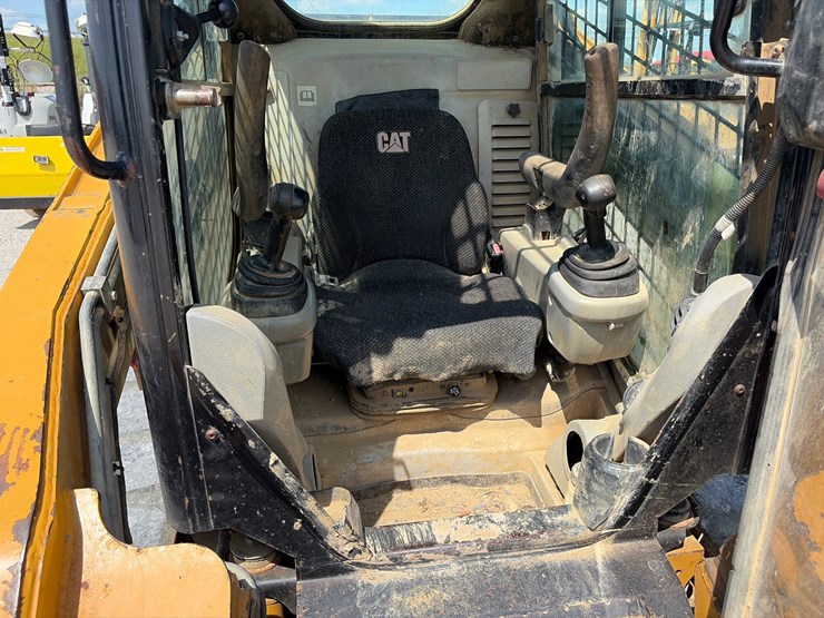 2012-caterpillar-279c2-image-16