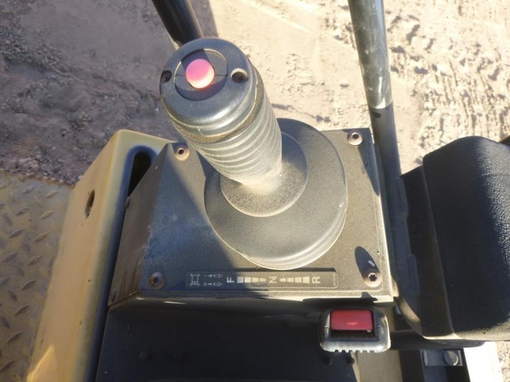 2008-caterpillar-cb34-image-9