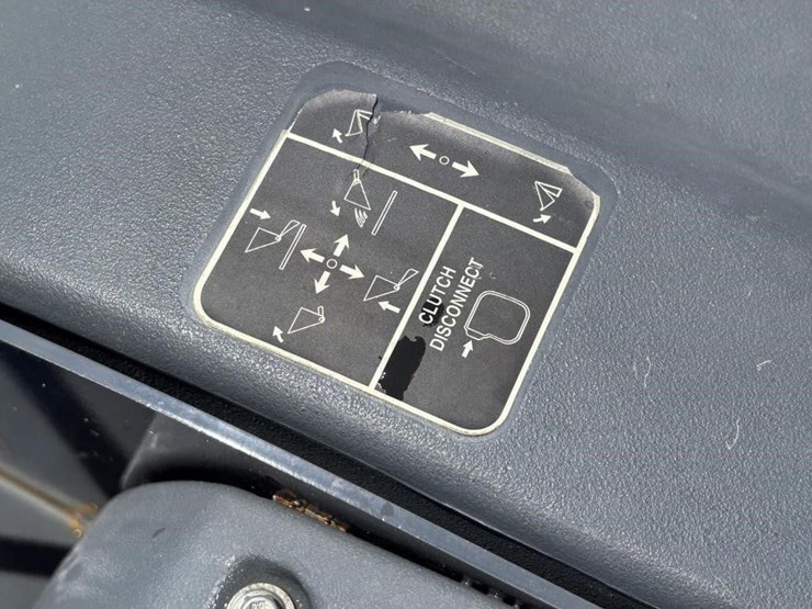 2020-deere-210l-image-47